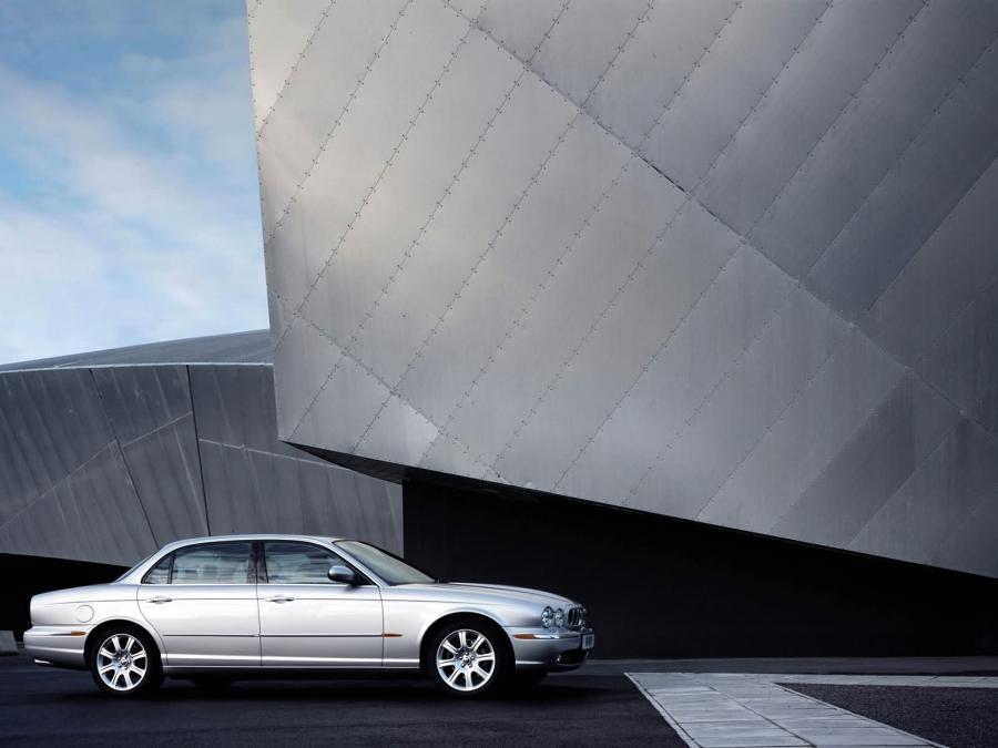  Jaguar XJ8 L 2005 года  (фото 50 из 63)